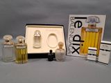 une boîte de parfums posée sur une table