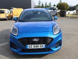 l'avant d'une Ford Fiesta bleue garée sur un parking