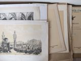 plusieurs livres empilés sur une table