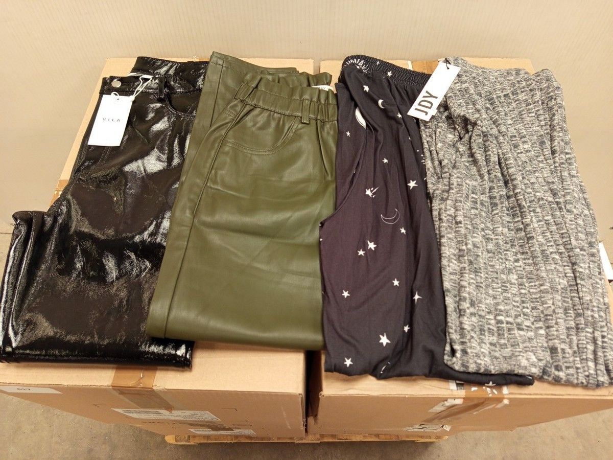 Lot de 100 pantalons (très grande variété de modèle) - pour femmes - 100% marques - Neuf, avec étiquette - 4 cartons