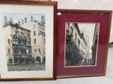 deux photos encadrées représentant de vieux bâtiments de la rue
