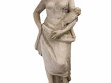 une image d'une statue de femme tenant un panier