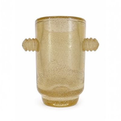 une image représentant un vase en verre de couleur champagne muni d'anses
