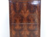 une image d'une commode en bois avec un plateau en marbre