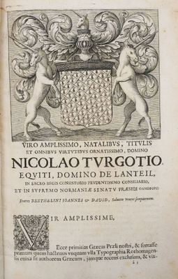 un vieux livre avec l'image d'un blason
