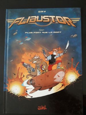 un livre sur lequel figure l'image d'un personnage de dessin animé chevauchant une vache