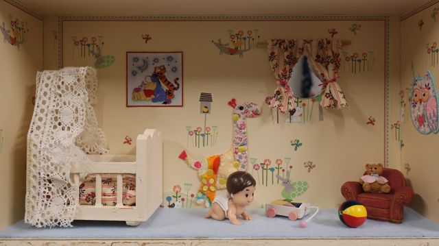 Diorama. Composition miniature, dans une vitrine en bois, vitre e...