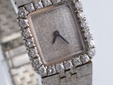 Image d'une montre-bracelet de femme ornée de diamants