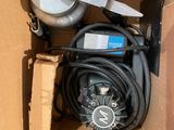 une boîte avec un tas d'outils à l'intérieur