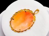 a picture of a pendant on a plate on a table
