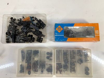 une boîte de Lego assortis et une boîte de Lego assortis