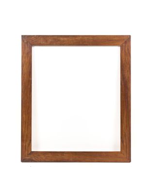 un cadre photo en bois sur fond blanc