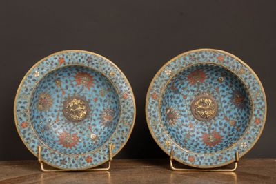 paire de plats chinois en faïence bleue et or
