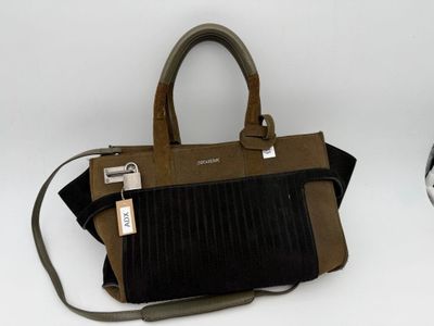 ZADIG&VOLTAIRE:sac genre cabas en daim noir et kaki à bandes…