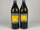 deux bouteilles d'huile d'olive extra vierge « Charfreue » sur fond blanc