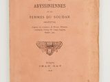 la couverture d'un vieux livre sur laquelle figure un papillon
