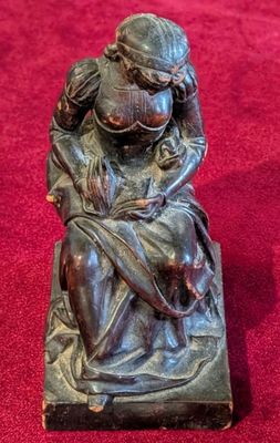 Sculpture en bois - Femme à la lecture - Dim.