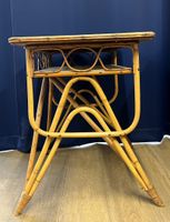 Bureau en rotin, le plateau peint en verre avec une tablette… (photo 3)