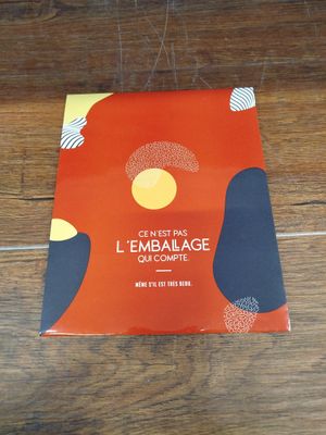 Lot d'environ 610 pochettes en papier glacé