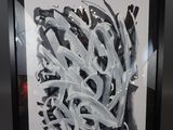 peinture représentant une photo en noir et blanc d'un graffiti sur un mur
