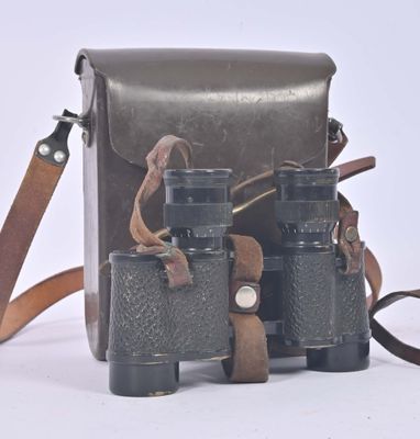 two binoculars that are sitting next to each other