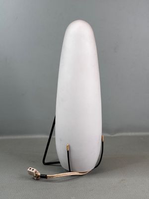 APPLIQUE en métal peint et verre dépoli. Vers 1960.