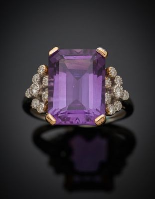une bague en améthorate et diamants