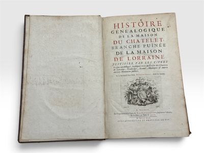un livre ouvert avec la photo d'un homme et d'une femme