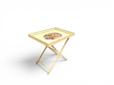 une petite table sur laquelle est posé un plateau, sur fond blanc