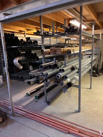 Lot de tuyaux pvc, gaines ventilations galvanisés, tubex multicol...