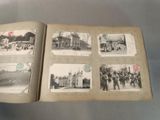 un vieux livre avec des photos de personnes dessus