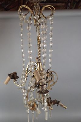 Lustre à pampilles et bronze doré à 6 bras de lumière, se te…