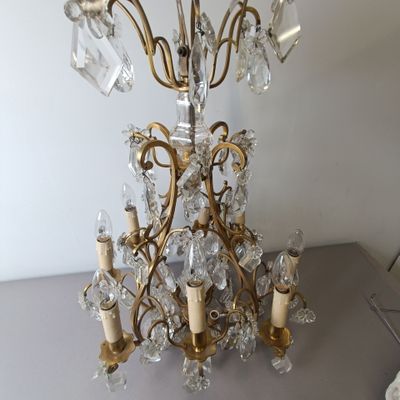 Lustre cage en bronze doré et ciselé à 8 bras et 12 lumières…
