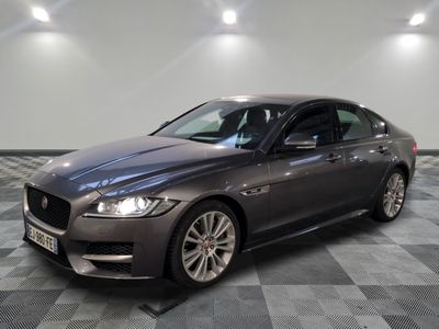 Jaguar XE 3.0 V8 suralimenté, 4 portes, boîte automatique