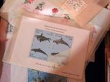 tout un tas de timbres différents, tous ensemble sur la table
