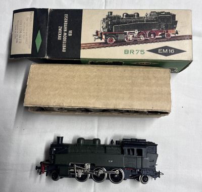 PIKO GDR – BR 75 – EM 16 – Locotender 131 32.917 Etat en livrée verte  - Photo 1