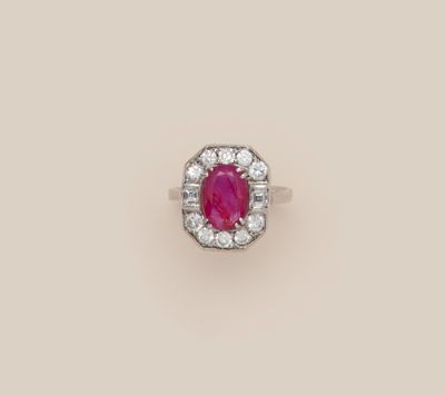une bague en rubis et diamants