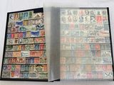 un livre avec beaucoup de timbres