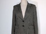 veste blazer à carreaux noirs et blancs sur un mannequin, un mannequin, un mannequin, un mannequin, un mannequin, un mannequin, un mannequin, un mannequin, un mannequin