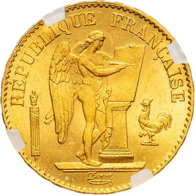 Gros plan sur une pièce d'or ornée d'un ange