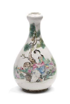 CHINE VASE en porcelaine émaillée polychrome à décor d'une s…