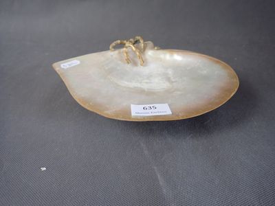 Coupe en nacre et bronze, travail dans le gout de Jacques DU…