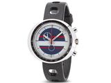 un gros plan d'une montre sur fond blanc, ornée d'une bande rouge, blanche et bleue