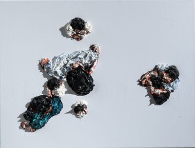 une photo d'une œuvre d'art accrochée au mur