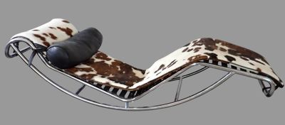 Chaise longue chromée d'après le modèle LC4 d'après Charlott…