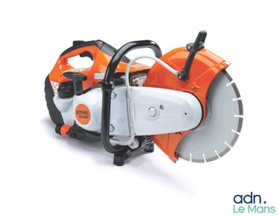the chainsaw is being used to cut the concrete with a chainsaw