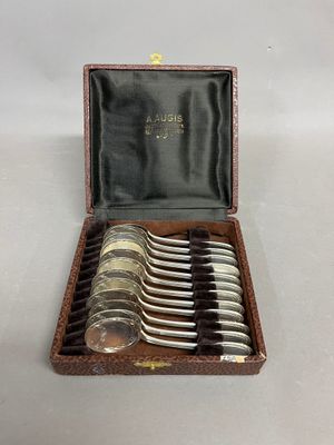 Suite de douze cuillères à glace en argent à décor de guirla… - Photo 1