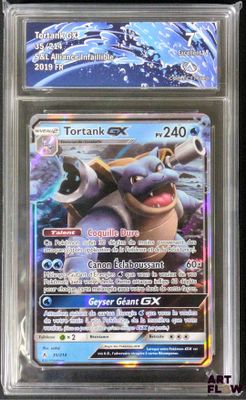gros plan d'une carte pokemon dans un étui en plastique