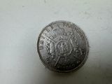 une pièce de monnaie en argent portant l'image d'un homme et d'une femme