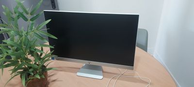 Ordinateur tout-en-1 ASUS V241EAK-WA311W avec clavier et sou…